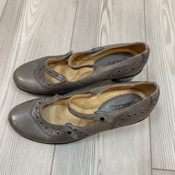 Earth Primrose Gray Taupe Criss Cross Mary Janes Heels Pumps Women's size 9B - Picture 2 of 8
